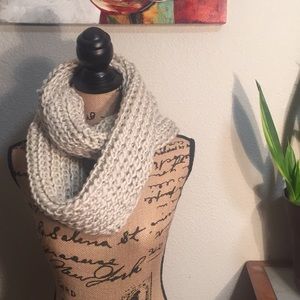 NWOT! Beige and gold knit Infiniti scarf